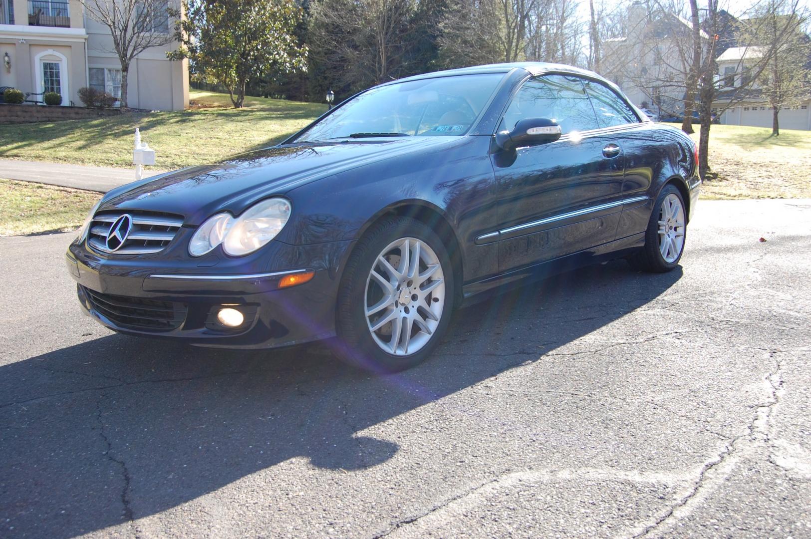 2009 Blue /Beige Mercedes-Benz CLK-Class (WDBTK56FX9T) with an 3.5 Liter engine, Automatic transmission, located at 6528 Lower York Road, New Hope, PA, 18938, (215) 862-9555, 40.358707, -74.977882 - 2009 Mercedes-Benz CLK 350 Convertible, low mileage, clean condition inside and out. 3.5 Liter V6 engine, automatic transmission, tilt wheel, cruise control, wood trim, 3 Master keys, dual heated power seats, windows, mirrors, central locking system, 19 " Alloy wheels, 4 good all season tires, AM/F - Photo#3